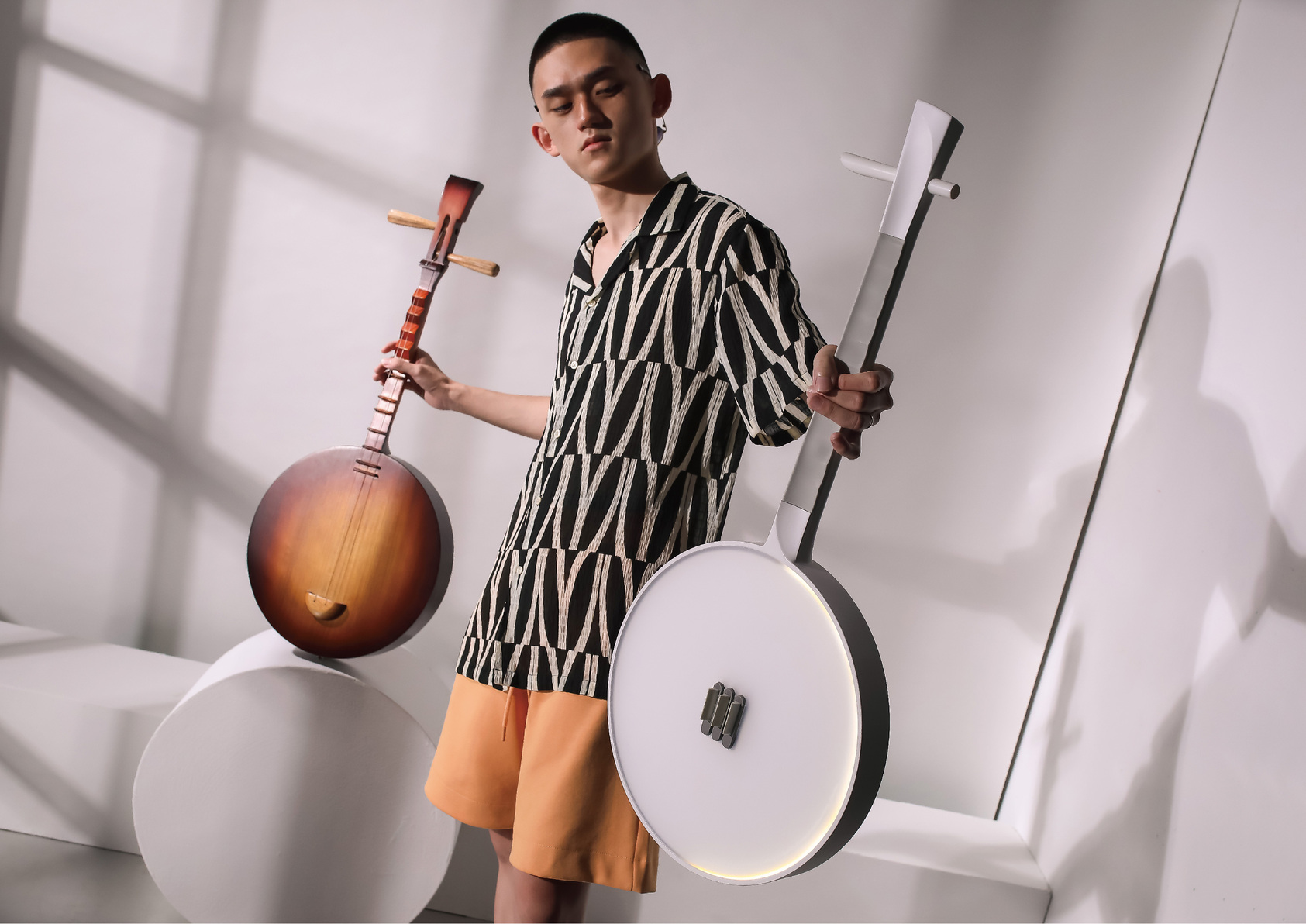 台灣傳統樂器革新-新月琴-1