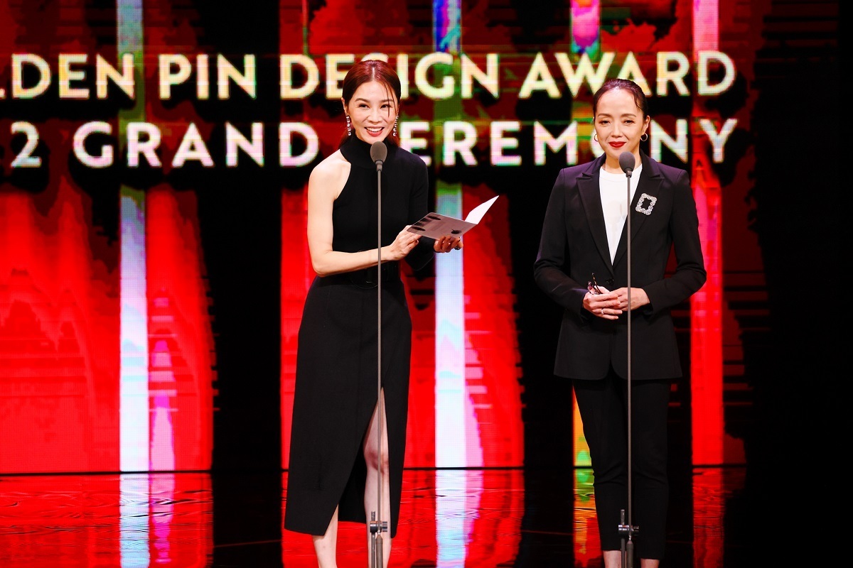 The Award Presenters Ying Xuan Hsieh & Fang-Yi Sheu.